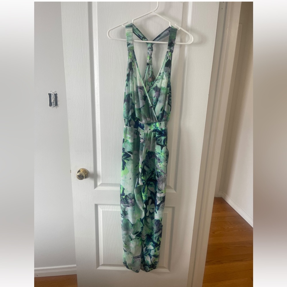 Stylish Jumpsuit 🟢💚🌸